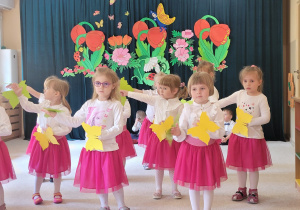 Taniec z motylkami w wykonaniu dzieci z grupy I